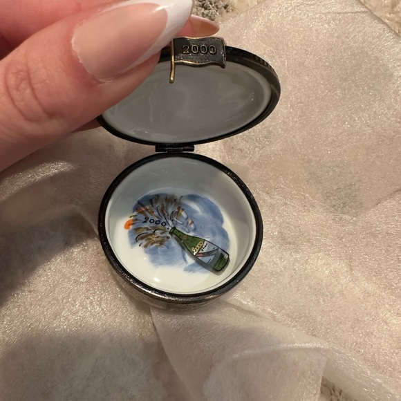 Limoges Year 2000 Blue and Gold Decorative Trinket Box - Picture 5 of 5